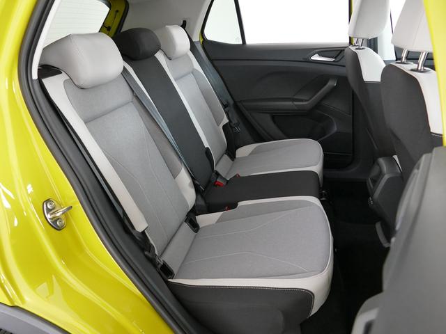 Ｔ－クロス ＴＳＩ　スタイル　当社試乗車　マイナー後モデル　新色グレープイエロー　セーフティー　デザインＰＫＧ　プレミアムサウンド　ＩＱ．ＬＥＤヘッドライト　ＡＣＣ　トラベルアシスト　後方死角検知機能　駐車支援システム　禁煙使用（10枚目）