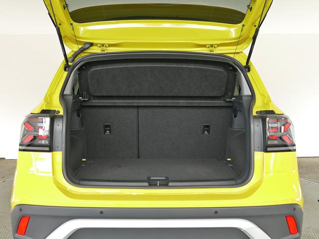 Ｔ－クロス ＴＳＩ　スタイル　当社試乗車　マイナー後モデル　新色グレープイエロー　セーフティー　デザインＰＫＧ　プレミアムサウンド　ＩＱ．ＬＥＤヘッドライト　ＡＣＣ　トラベルアシスト　後方死角検知機能　駐車支援システム　禁煙使用（11枚目）
