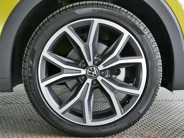 Ｔ－クロス ＴＳＩ　スタイル　当社試乗車　マイナー後モデル　新色グレープイエロー　セーフティー　デザインＰＫＧ　プレミアムサウンド　ＩＱ．ＬＥＤヘッドライト　ＡＣＣ　トラベルアシスト　後方死角検知機能　駐車支援システム　禁煙使用（24枚目）