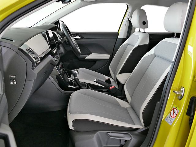 Ｔ－クロス ＴＳＩ　スタイル　当社試乗車　マイナー後モデル　新色グレープイエロー　セーフティー　デザインＰＫＧ　プレミアムサウンド　ＩＱ．ＬＥＤヘッドライト　ＡＣＣ　トラベルアシスト　後方死角検知機能　駐車支援システム　禁煙使用（28枚目）