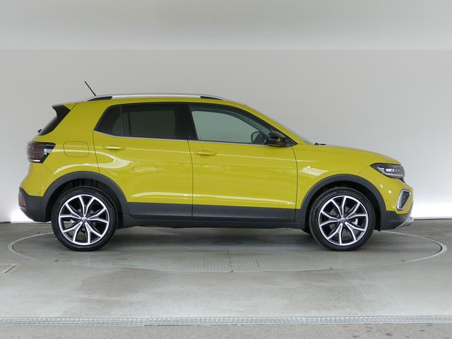 Ｔ－クロス ＴＳＩ　スタイル　当社試乗車　マイナー後モデル　新色グレープイエロー　セーフティー　デザインＰＫＧ　プレミアムサウンド　ＩＱ．ＬＥＤヘッドライト　ＡＣＣ　トラベルアシスト　後方死角検知機能　駐車支援システム　禁煙使用（54枚目）