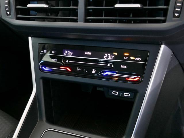 ２ゾーンフルオートエアコン完備。またフレッシュフィルターが内蔵されクリーンな室内環境を保ちます。