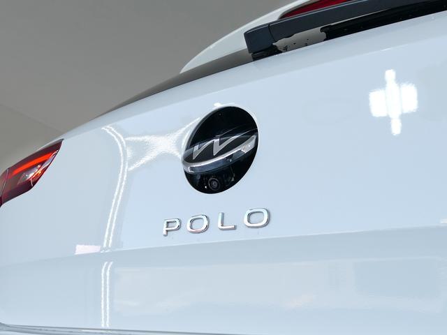 バックカメラ使用時は“ＶＷ”エンブレムが開きます。