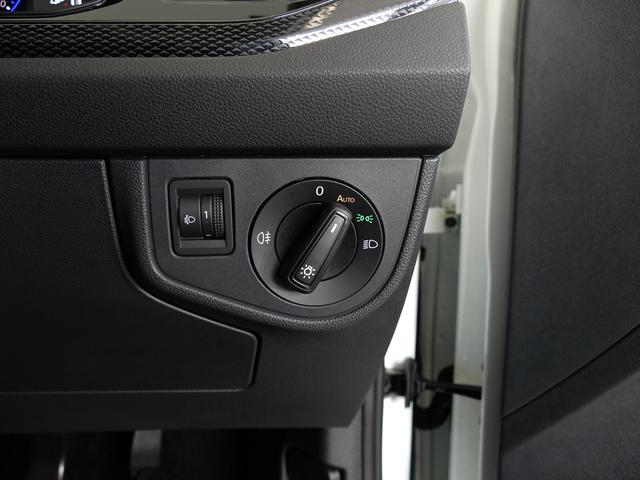 ヘッドライトスイッチ。オート機能がとても便利です。