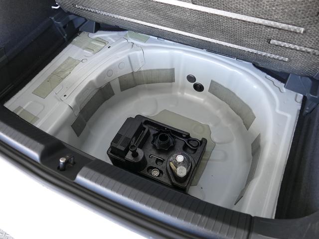 スペアタイヤではなく、パンク修理キットになりますのでラケッジスペースとしてもご使用可能です。