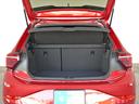 リアシートの背もたれが6:4分割で前方へ倒れますので、ラゲッジスペースが更に広がり、大きなお荷物にも対応します。