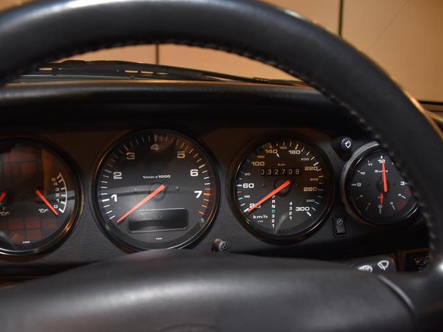911カレラ 実走行3.2万キロ 整備記録簿11枚 ディーラー車 ミツワものステッカーあり サンルーフ ガーズレッド ブラックレザー ティプトロニック フルオリジナル 修復歴無し 取説 記録簿 スペアキー 業販可能(39枚目)