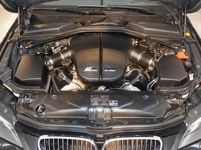 Ｍ５ Ｍ５　１オーナー　左ハンドル　２２，０００ｋｍ　サンルーフ　カーボンブラック　Ｖ１０　５０７ｐｓ（8枚目）