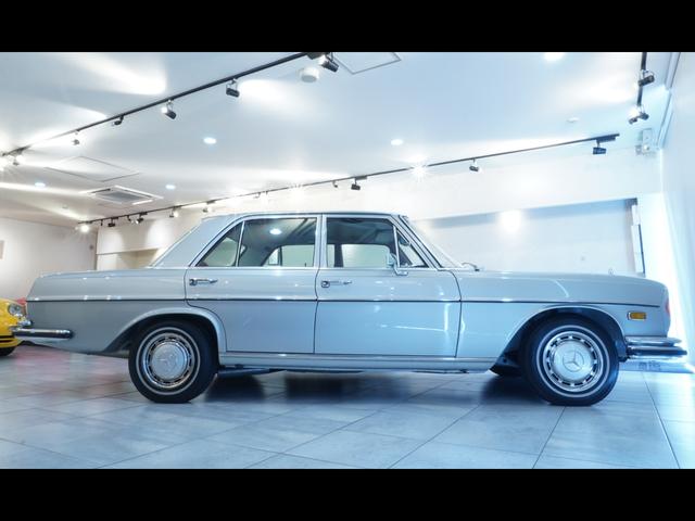 Ｓクラス ２８０ＳＥ３．５　ウエスタン自動車　ディーラー車　セダン　レッドレザー　左ハンドル　ホワイトステアリング　ホワイトリボンタイヤ　整備記録簿７枚　三角窓（5枚目）
