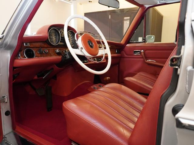 Ｓクラス ２８０ＳＥ３．５　ウエスタン自動車　ディーラー車　セダン　レッドレザー　左ハンドル　ホワイトステアリング　ホワイトリボンタイヤ　整備記録簿７枚　三角窓（7枚目）