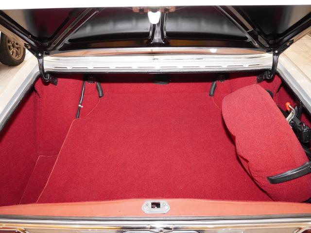 Ｓクラス ２８０ＳＥ３．５　ウエスタン自動車　ディーラー車　セダン　レッドレザー　左ハンドル　ホワイトステアリング　ホワイトリボンタイヤ　整備記録簿７枚　三角窓（15枚目）