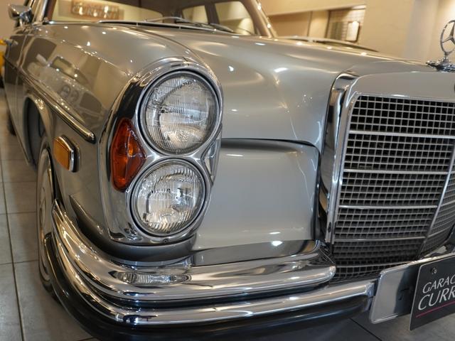 Ｓクラス ２８０ＳＥ３．５　ウエスタン自動車　ディーラー車　セダン　レッドレザー　左ハンドル　ホワイトステアリング　ホワイトリボンタイヤ　整備記録簿７枚　三角窓（16枚目）
