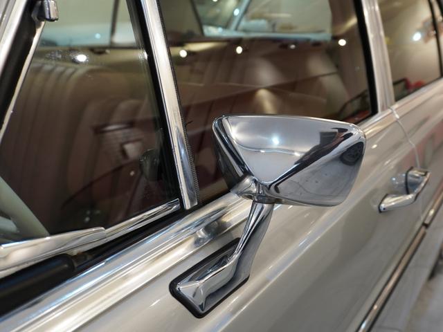 Ｓクラス ２８０ＳＥ３．５　ウエスタン自動車　ディーラー車　セダン　レッドレザー　左ハンドル　ホワイトステアリング　ホワイトリボンタイヤ　整備記録簿７枚　三角窓（25枚目）