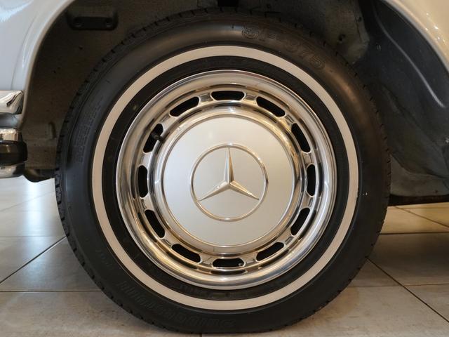 Ｓクラス ２８０ＳＥ３．５　ウエスタン自動車　ディーラー車　セダン　レッドレザー　左ハンドル　ホワイトステアリング　ホワイトリボンタイヤ　整備記録簿７枚　三角窓（39枚目）