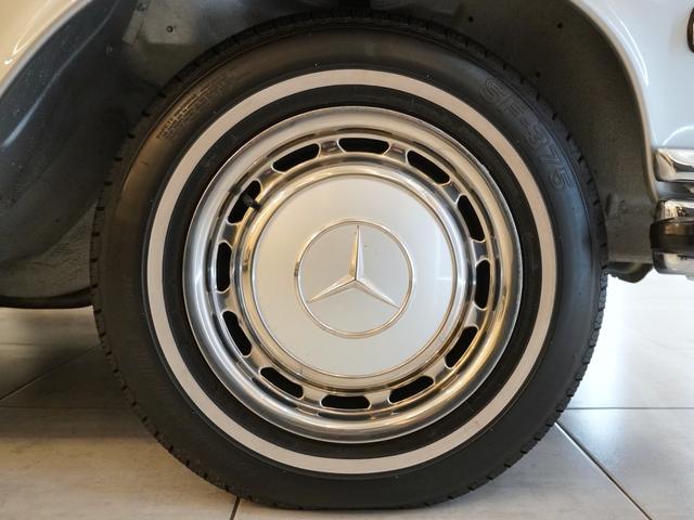 Ｓクラス ２８０ＳＥ３．５　ウエスタン自動車　ディーラー車　セダン　レッドレザー　左ハンドル　ホワイトステアリング　ホワイトリボンタイヤ　整備記録簿７枚　三角窓（40枚目）