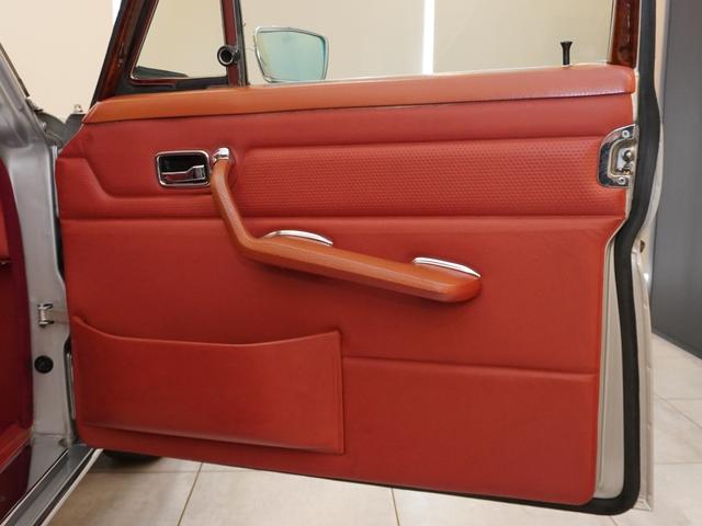 Ｓクラス ２８０ＳＥ３．５　ウエスタン自動車　ディーラー車　セダン　レッドレザー　左ハンドル　ホワイトステアリング　ホワイトリボンタイヤ　整備記録簿７枚　三角窓（59枚目）
