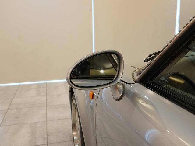 ９１１ ９１１カレラ２　カブリオレ　ターボルック　ディーラー車　ソフトルックレザー　ＲＵＦ１７インチホイール　純正オーディオ　ターボウィング　トノカバー　新品テールレンズ　取説　保証書（28枚目）