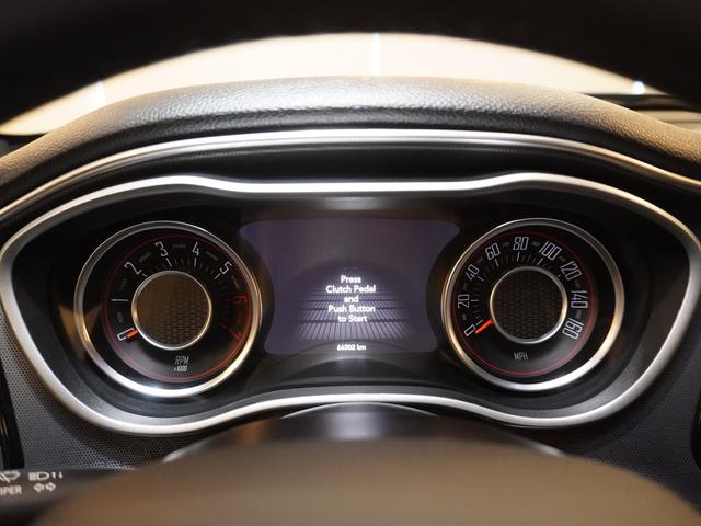 ダッジ・チャレンジャー Ｒ／Ｔ　６速ＭＴ　プラスパッケージ　ＳＲＴ純正２０インチアルミ　アルカンターラシート　バックカメラ　シートヒーター　スマートキー（43枚目）