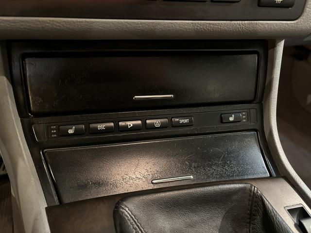 M3 M3クーペ 左ハンドル 6速MT ディーラー車 サンルーフ S54エンジン 343PS グレーレザーシート Mダブルスポークstyle67 ダブルVANOSエンジン Mスポーツサスペンション(59枚目)