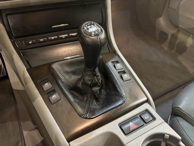 M3 M3クーペ 左ハンドル 6速MT ディーラー車 サンルーフ S54エンジン 343PS グレーレザーシート Mダブルスポークstyle67 ダブルVANOSエンジン Mスポーツサスペンション(60枚目)