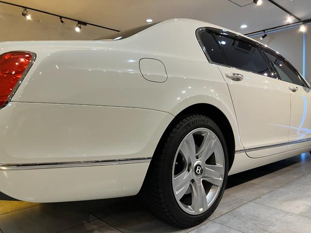 コンチネンタル フライングスパー　スピード　左ハンドル　スピード純正ホイールあり　正規ディーラー車　　ユーザー様直接買取車輌　マリナーＰＫＧ　レッドレザー　オートトランク　ダイヤモンドキルティングシート　３スポークステアリング　サンルーフ（33枚目）