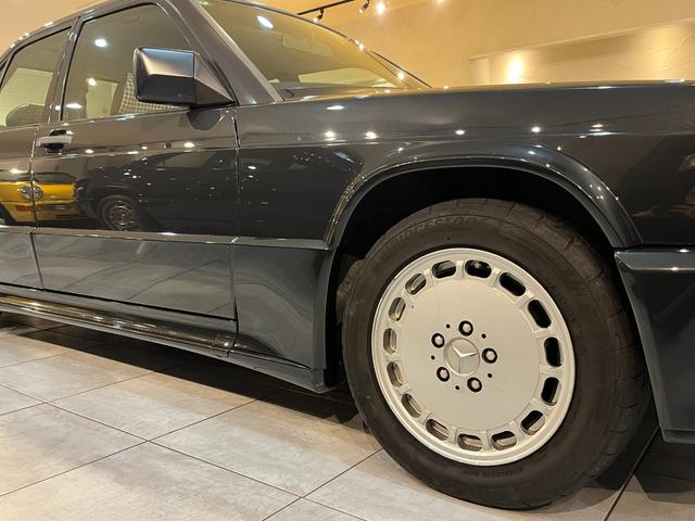 190クラス 190E2.3-16 D車 左H 5速MT(レーシングパターン) チェック柄内装(Plaid Seats) 純正エアロ コスワースチューニングエンジン(M102) LSD パワーシート 取説 記録簿20枚 無事故(33枚目)