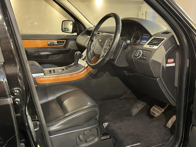 レンジローバースポーツ ５．０　Ｖ８　ユーザー様買取車輌　後期型　Ｖ８ＮＡ　５．０Ｌエンジン　安心のサンルーフレス　車検Ｒ９年１月２６日まで　記録簿８枚残ってます！（9枚目）