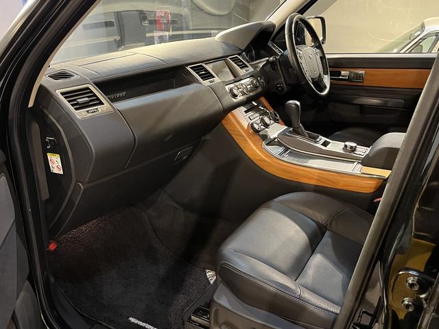 レンジローバースポーツ ５．０　Ｖ８　ユーザー様買取車輌　後期型　Ｖ８ＮＡ　５．０Ｌエンジン　安心のサンルーフレス　車検Ｒ９年１月２６日まで　記録簿８枚残ってます！（12枚目）