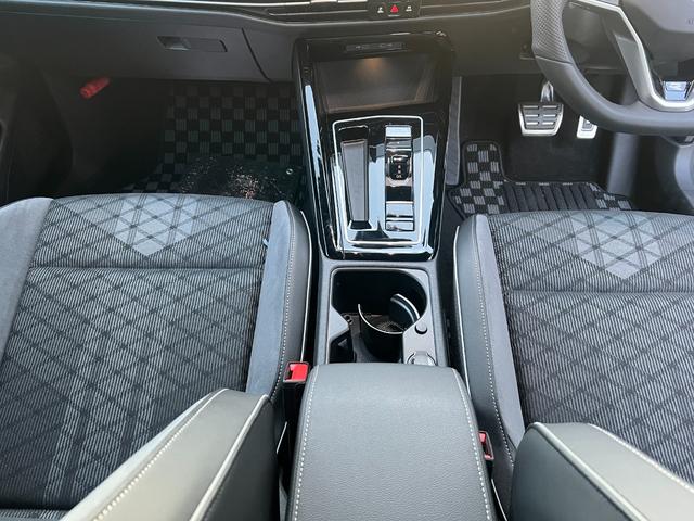 ゴルフ ＴＤＩ　Ｒライン　プラチナムエディション　禁煙車　ディーゼル　ＤＣＣパッケージ　ＡＣＣ　ヘッドラップディスプレイ　ステアリングヒーター（16枚目）