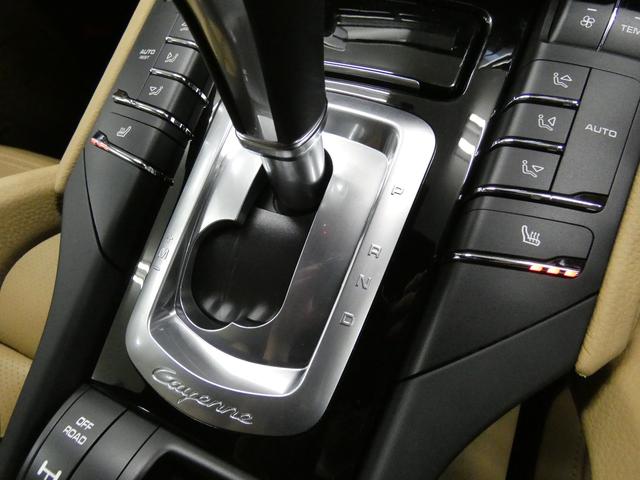 プラチナエディション 限定車 ベージュレザー PCMナビ 全周カメラ パークアシストシステム パワーシート シートヒーター ポルシェエントリードライブ パワートランク キセノン ターボデザイン21AW(17枚目)