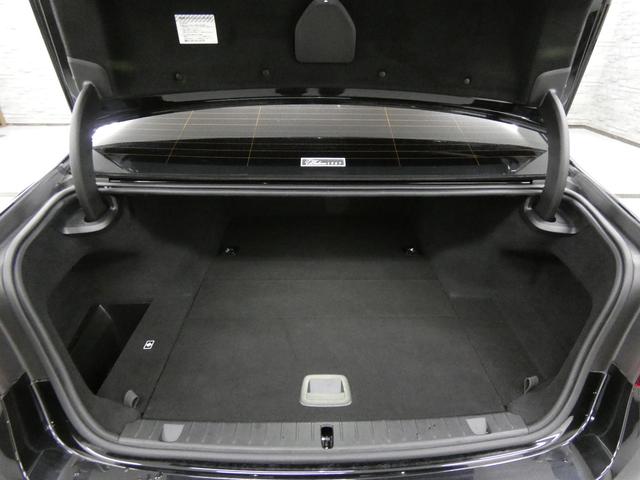 ７シリーズ ７４５ｅ　Ｍスポーツ　後期型　ガラスＳＲ　コニャック革　シートヒーター＆ベンチレーター　４ゾーンＡＣ　純正ＨＤＤナビ地デジ　ｈａｒｍａｎ／Ｋａｒｄｏｎサウンド　ＨＵＤ＆ＰＤＣ　トップビュー＋３Ｄビュー　Ｄアシストプロ　レーザーライト　専用２０ＡＷ　禁煙（11枚目）