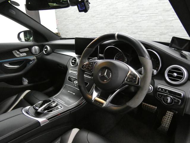 Cクラス C63 S V8ツインターボ 右H正規D車 EXC-PKG 黒革 シートヒーター 純正HDDナビ地デジ Burmesterサウンド Bカメラ&PTS レーダーセーフティPKG パナメリカーナグリル 赤キャリパー 専用19インチAW 禁煙車(3枚目)