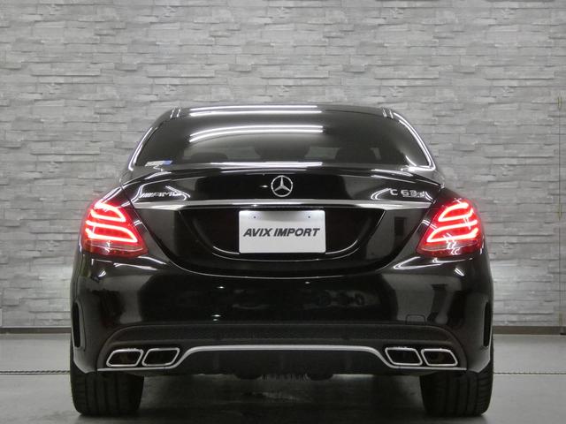 Cクラス C63 S V8ツインターボ 右H正規D車 EXC-PKG 黒革 シートヒーター 純正HDDナビ地デジ Burmesterサウンド Bカメラ&PTS レーダーセーフティPKG パナメリカーナグリル 赤キャリパー 専用19インチAW 禁煙車(6枚目)