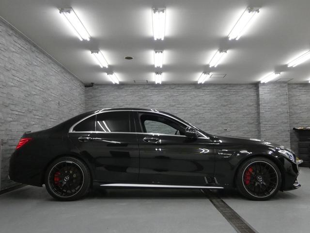 Cクラス C63 S V8ツインターボ 右H正規D車 EXC-PKG 黒革 シートヒーター 純正HDDナビ地デジ Burmesterサウンド Bカメラ&PTS レーダーセーフティPKG パナメリカーナグリル 赤キャリパー 専用19インチAW 禁煙車(8枚目)