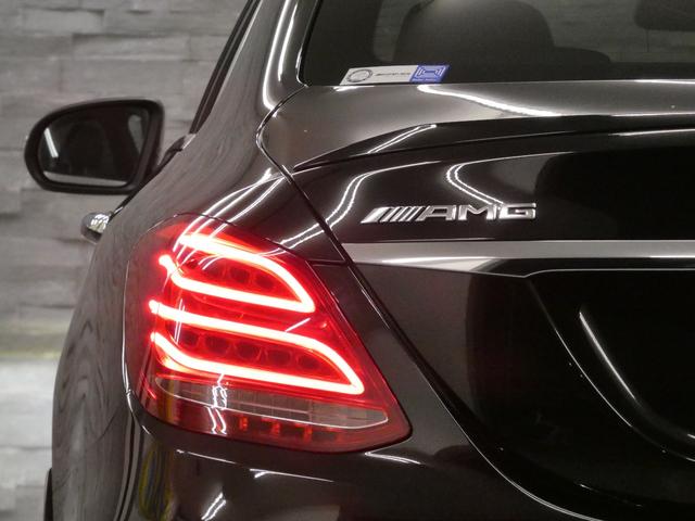 Cクラス C63 S V8ツインターボ 右H正規D車 EXC-PKG 黒革 シートヒーター 純正HDDナビ地デジ Burmesterサウンド Bカメラ&PTS レーダーセーフティPKG パナメリカーナグリル 赤キャリパー 専用19インチAW 禁煙車(23枚目)