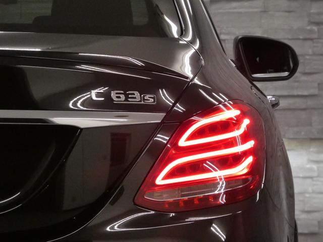 Cクラス C63 S V8ツインターボ 右H正規D車 EXC-PKG 黒革 シートヒーター 純正HDDナビ地デジ Burmesterサウンド Bカメラ&PTS レーダーセーフティPKG パナメリカーナグリル 赤キャリパー 専用19インチAW 禁煙車(24枚目)