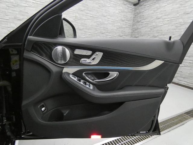 Cクラス C63 S V8ツインターボ 右H正規D車 EXC-PKG 黒革 シートヒーター 純正HDDナビ地デジ Burmesterサウンド Bカメラ&PTS レーダーセーフティPKG パナメリカーナグリル 赤キャリパー 専用19インチAW 禁煙車(25枚目)