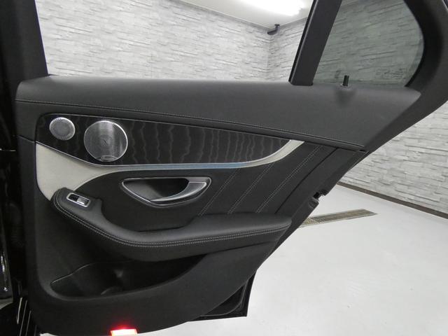 Cクラス C63 S V8ツインターボ 右H正規D車 EXC-PKG 黒革 シートヒーター 純正HDDナビ地デジ Burmesterサウンド Bカメラ&PTS レーダーセーフティPKG パナメリカーナグリル 赤キャリパー 専用19インチAW 禁煙車(30枚目)
