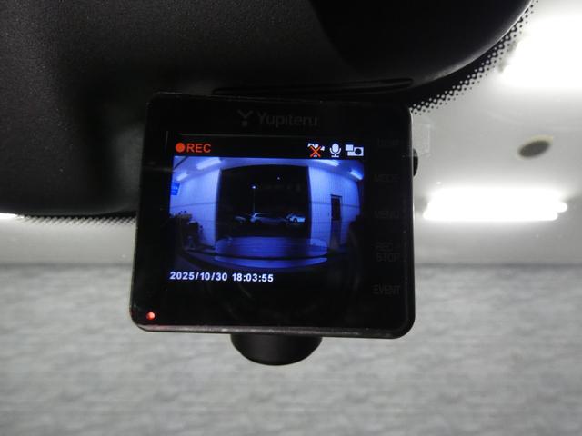 Cクラス C63 S V8ツインターボ 右H正規D車 EXC-PKG 黒革 シートヒーター 純正HDDナビ地デジ Burmesterサウンド Bカメラ&PTS レーダーセーフティPKG パナメリカーナグリル 赤キャリパー 専用19インチAW 禁煙車(49枚目)