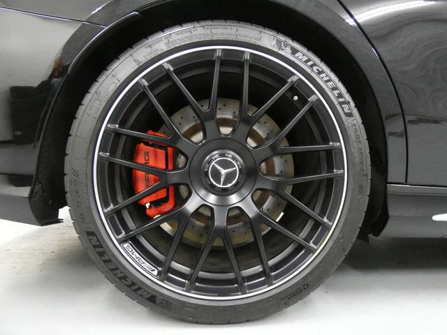 Cクラス C63 S V8ツインターボ 右H正規D車 EXC-PKG 黒革 シートヒーター 純正HDDナビ地デジ Burmesterサウンド Bカメラ&PTS レーダーセーフティPKG パナメリカーナグリル 赤キャリパー 専用19インチAW 禁煙車(52枚目)