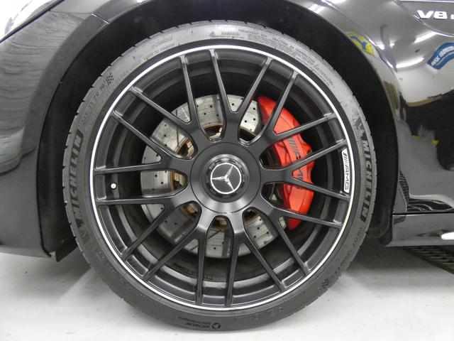 Cクラス C63 S V8ツインターボ 右H正規D車 EXC-PKG 黒革 シートヒーター 純正HDDナビ地デジ Burmesterサウンド Bカメラ&PTS レーダーセーフティPKG パナメリカーナグリル 赤キャリパー 専用19インチAW 禁煙車(53枚目)