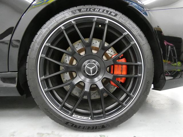 Cクラス C63 S V8ツインターボ 右H正規D車 EXC-PKG 黒革 シートヒーター 純正HDDナビ地デジ Burmesterサウンド Bカメラ&PTS レーダーセーフティPKG パナメリカーナグリル 赤キャリパー 専用19インチAW 禁煙車(54枚目)