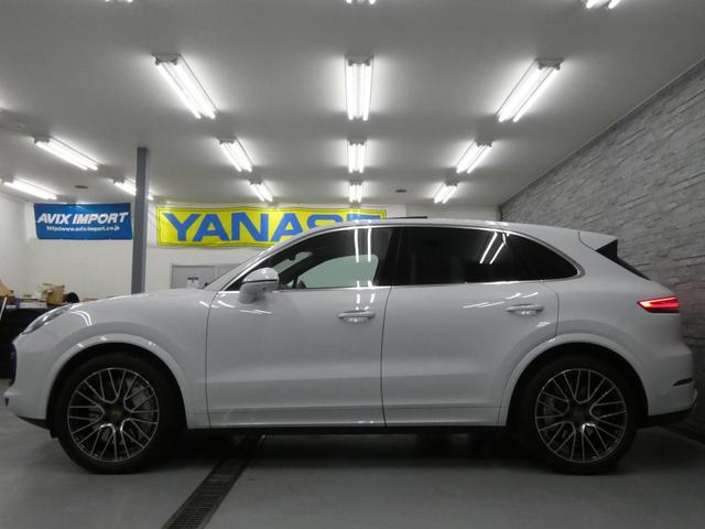 テクスチャードアルミニウムインテリアパッケージやエンボス加工ヘッドレスト（全席）の組み合わせ！！