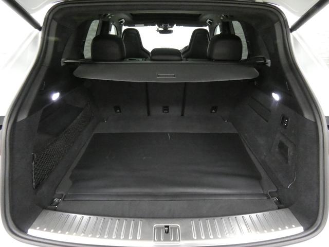 夜間のインテリアを彩るアンビエントライト、ＢＯＳＥサウンドシステム、エントリー＆ドライブシステム、コンフォートアクセス