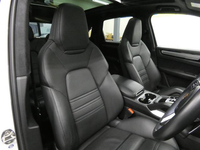 パノラミックルーフシステム　アルカンターラルーフライニング　ブラックレザーシート