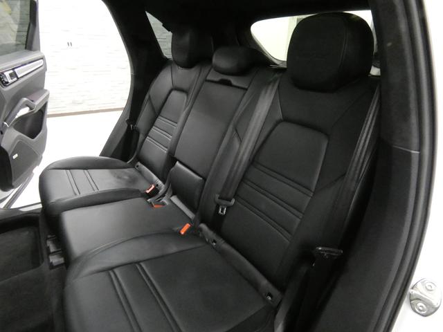 ポルシェアクティブセーフ　ＡＣＣ（アダプティブクルーズコントロール）　ＬＣＡ（レーンチェンジアシスト）