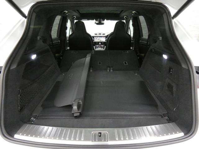 ソフトクローズドア　オートマチックテールゲート（バーチャルペダル付）　電動格納ミラー