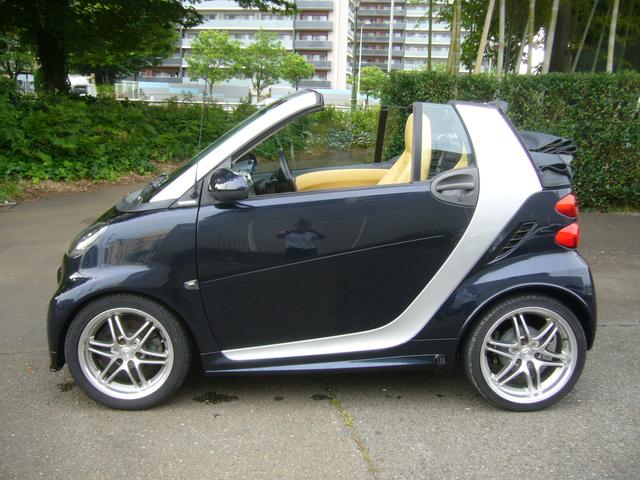 スマートフォーツーカブリオ ＢＲＡＢＵＳ　エクスクルーシブＥＤミッドナイトブルー　限定車　フルセグＴＶナビ　バックカメラ　クルーズコントロール　ＥＴＣ　本革シート　シートヒーター　ひじ掛け（4枚目）