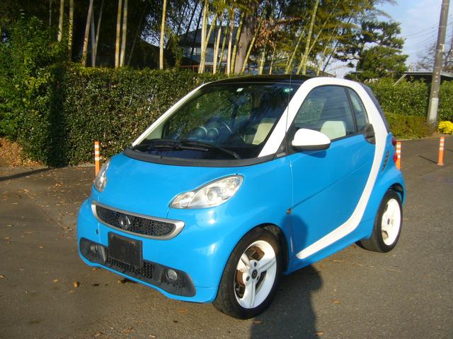 スマートフォーツークーペ ｍｈｄエディション　アイスシャイン　フルセグＴＶナビ　バックカメラ　ＥＴＣ　シートヒーター　タコメーターと時計　純正アルミ（2枚目）