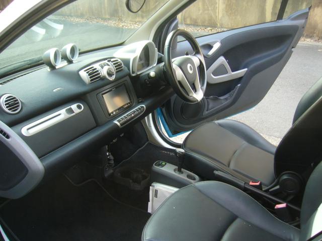 スマートフォーツークーペ ｍｈｄエディション　アイスシャイン　フルセグＴＶナビ　バックカメラ　ＥＴＣ　シートヒーター　タコメーターと時計　純正アルミ（10枚目）